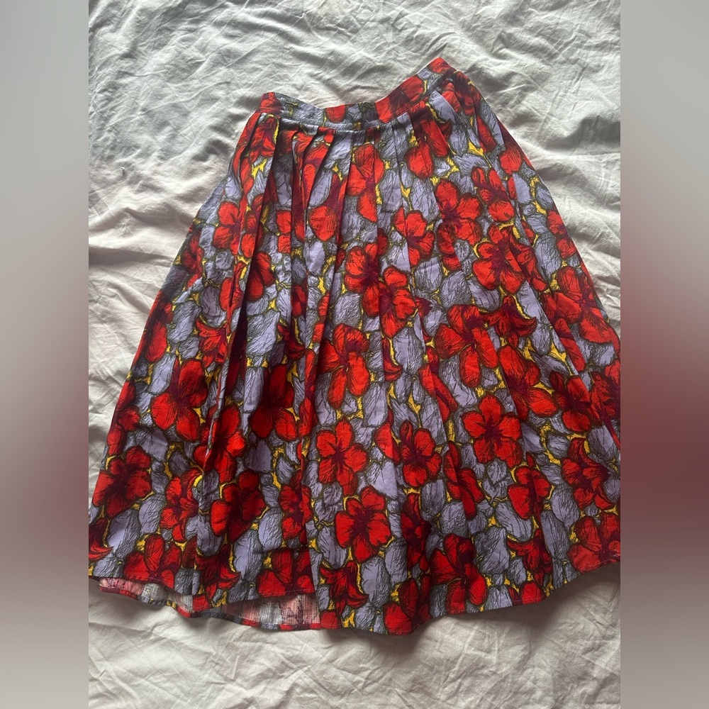 H&M Red Floral Pleated Midi Skirt Knee Length A-Line Print Size 6 - Picture 3 of 10